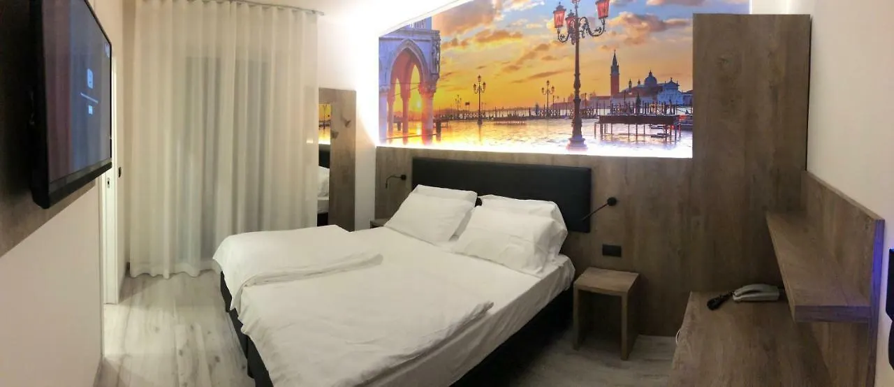 Hotel Altinate Lido di Jesolo 3*,  Italy